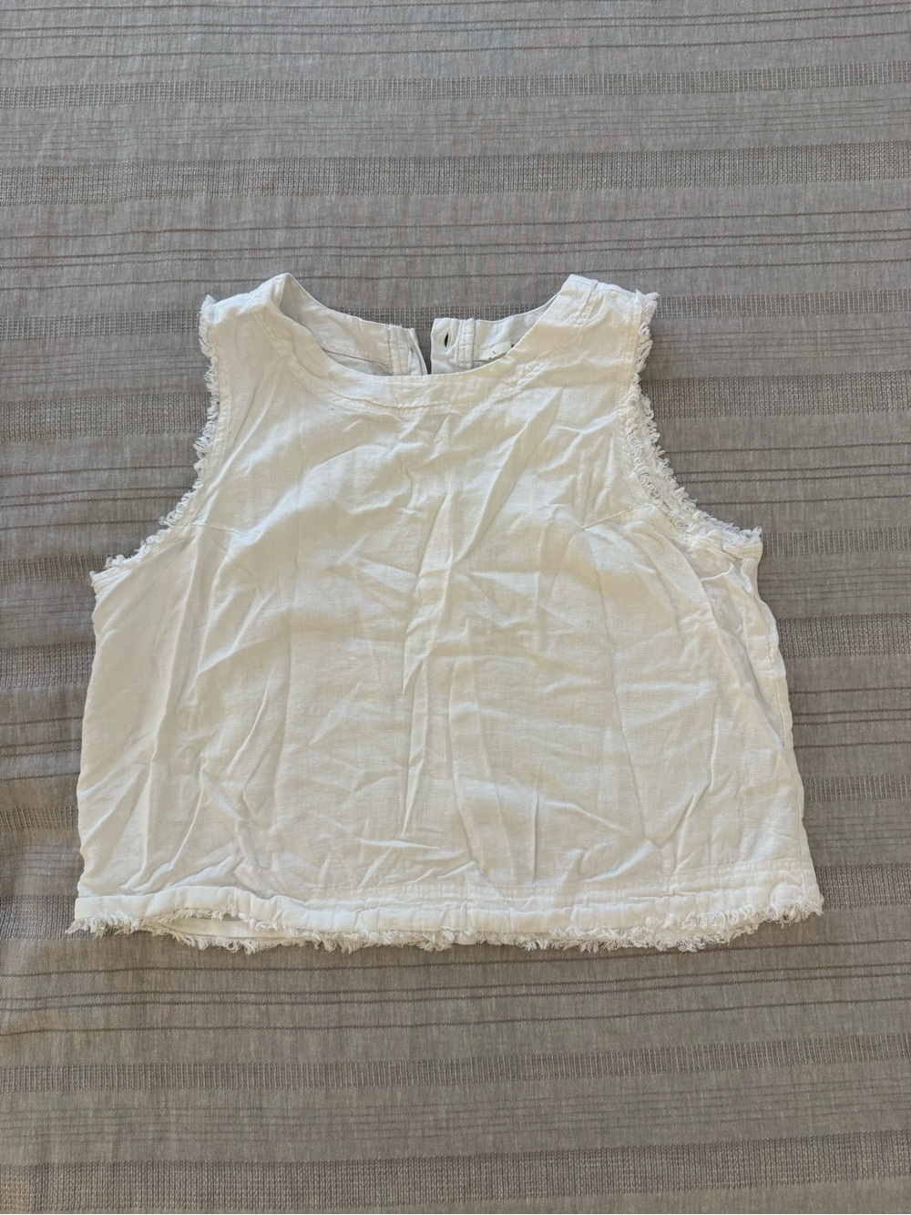 Cropped White Frayed-Edge Tank Top